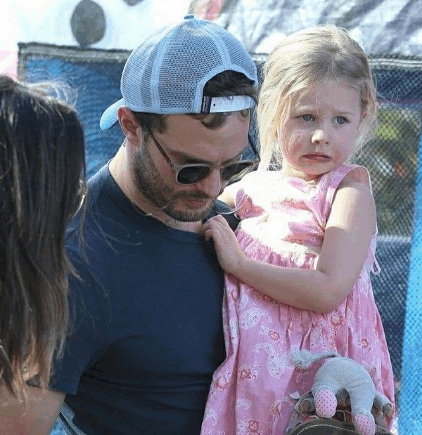 Quem é Alberta Dornan? Biografia e Vida da Filha de Jamie Dornan