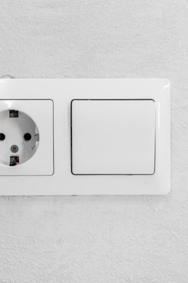 Como escolher a melhor marca de tomadas e interruptores para sua obra