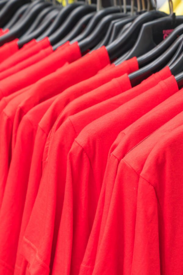 Loja de uniformes profissionais vs produção direta: qual modelo escolher?