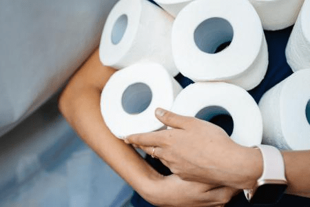 6 dicas para economizar papel higiênico sem perder o conforto